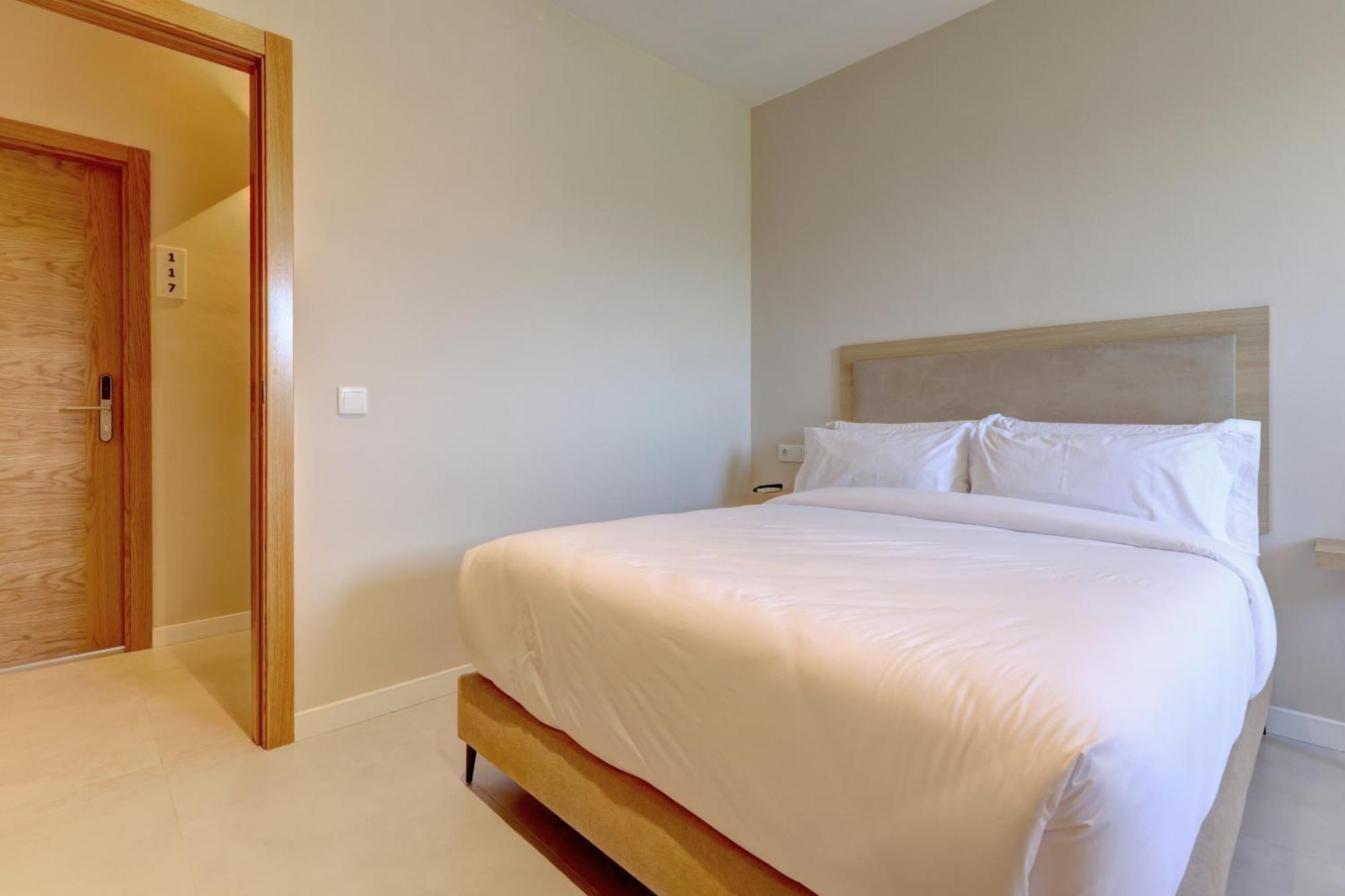 Hostal Puerta Almar Estepona Extérieur photo
