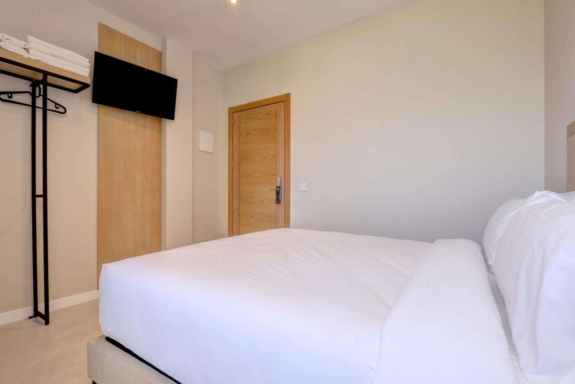 Hostal Puerta Almar Estepona Extérieur photo