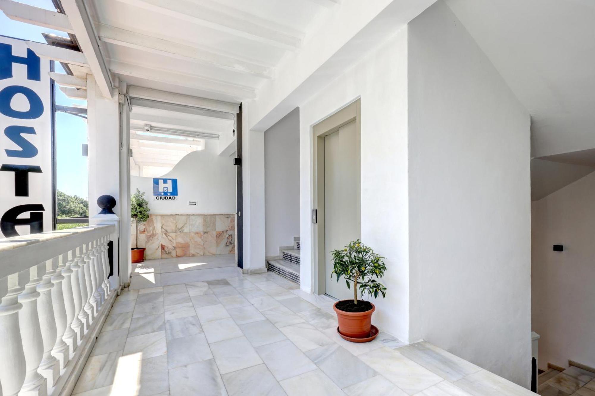 Hostal Puerta Almar Estepona Extérieur photo